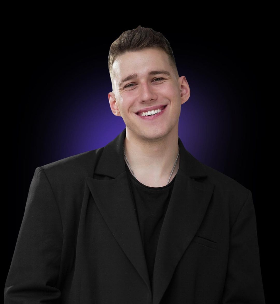 &quot;Лгал своим родителям пять лет&quot;. Парикмахер Кароль и Дорофеевой совершил каминг-аут